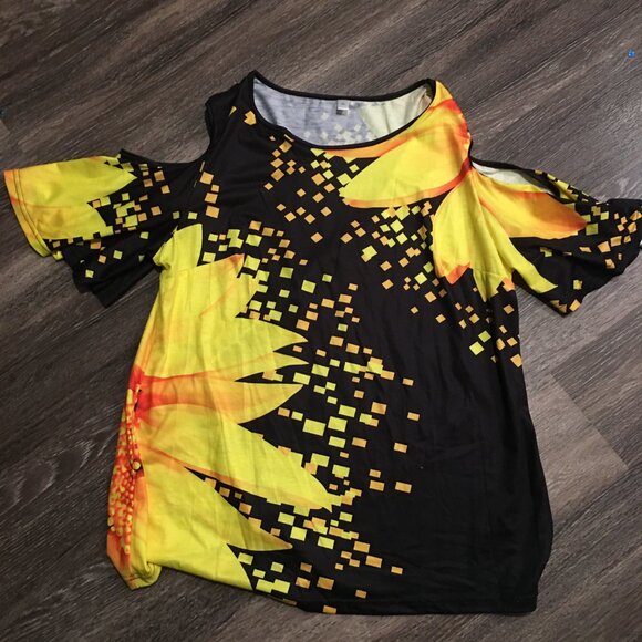 Cold Shoulder Large New Sunflower Top Short Sleeve  Gorgeous Hal1 - Picture 1 of 2